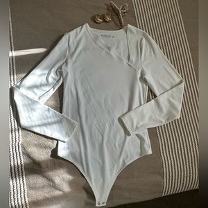 A&F White long sleeve bodysuit OPEN TO OFFERS 🤍